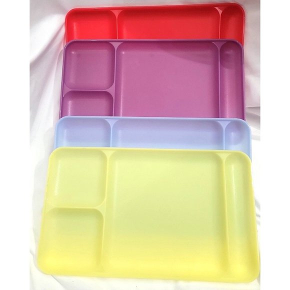 4 sheer TUPPERWARE DIVIDED DINING TRAYS stackable picnic lunch cafeteria camping - Picture 1 of 9